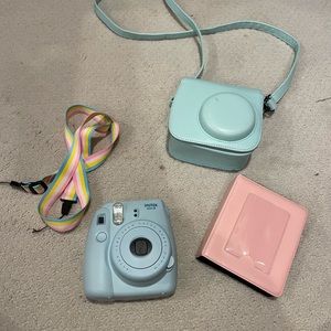 Poloroid camera with accessories